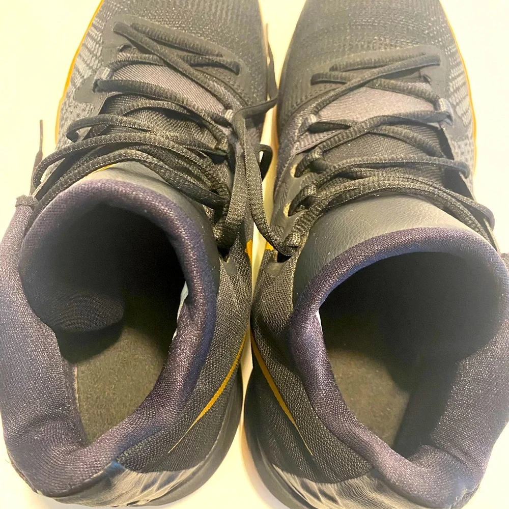 Nike Kyrie Irving Flytrap Mens 12
Shoes Black Basketball Sneaker
Athletic Gym - Picture 6 of 8